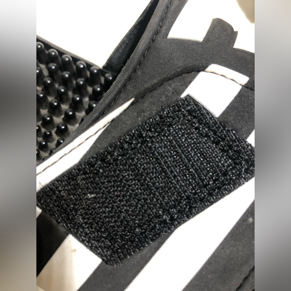Boys Adidas slides - Picture 3 of 5